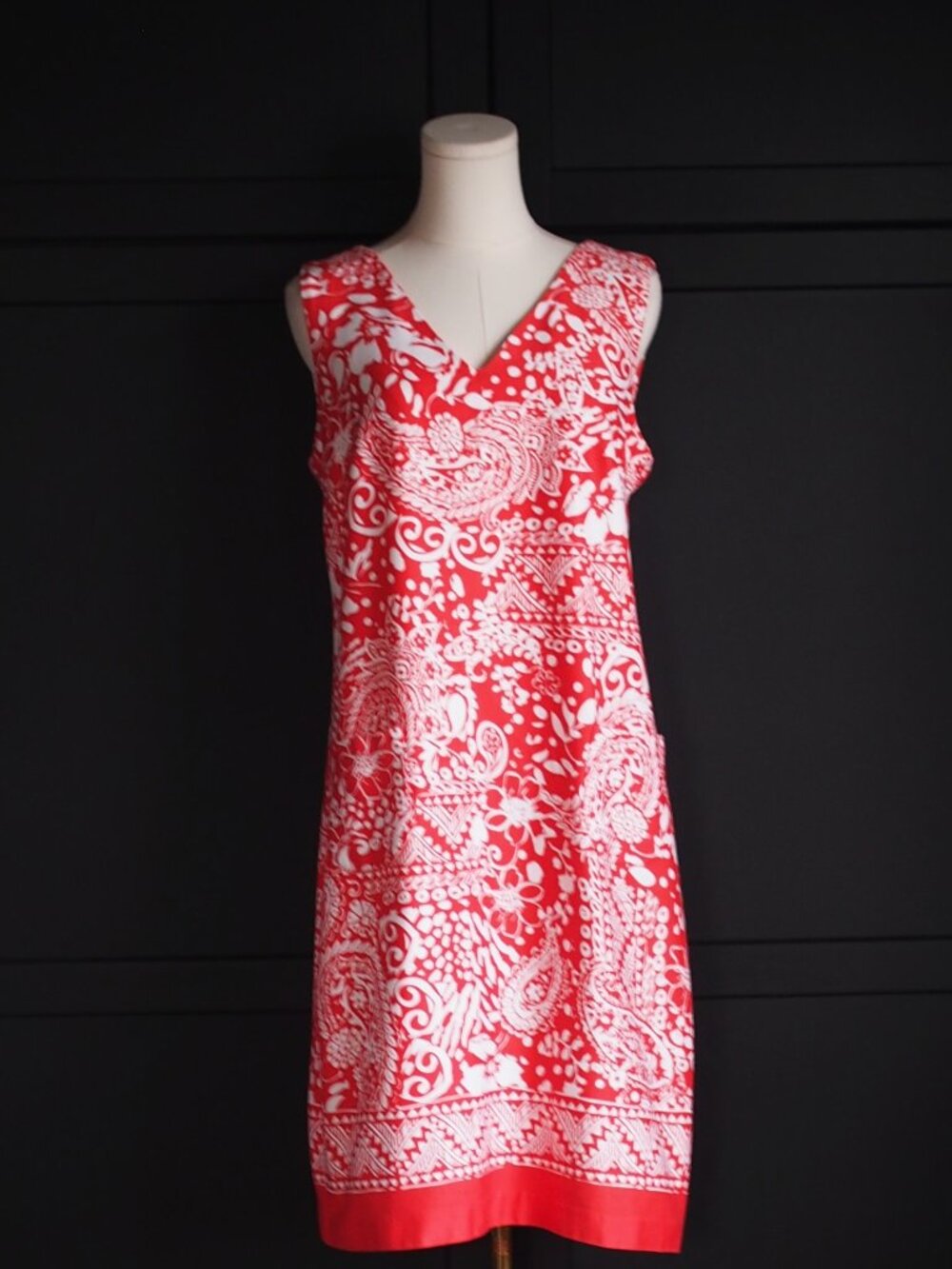 cleo Red & White Paisley V‑Neck Midi Dress